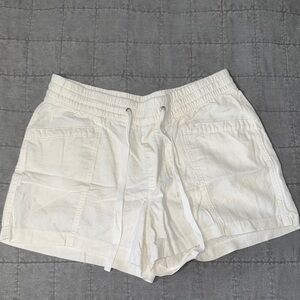 GAP Women's Cream Cargo Shorts